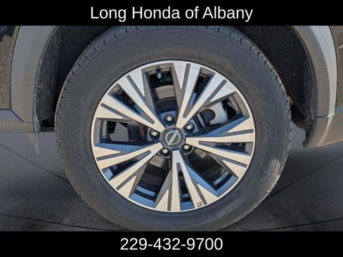 Used 2023 Nissan Rogue SV AWD/4WD image 9