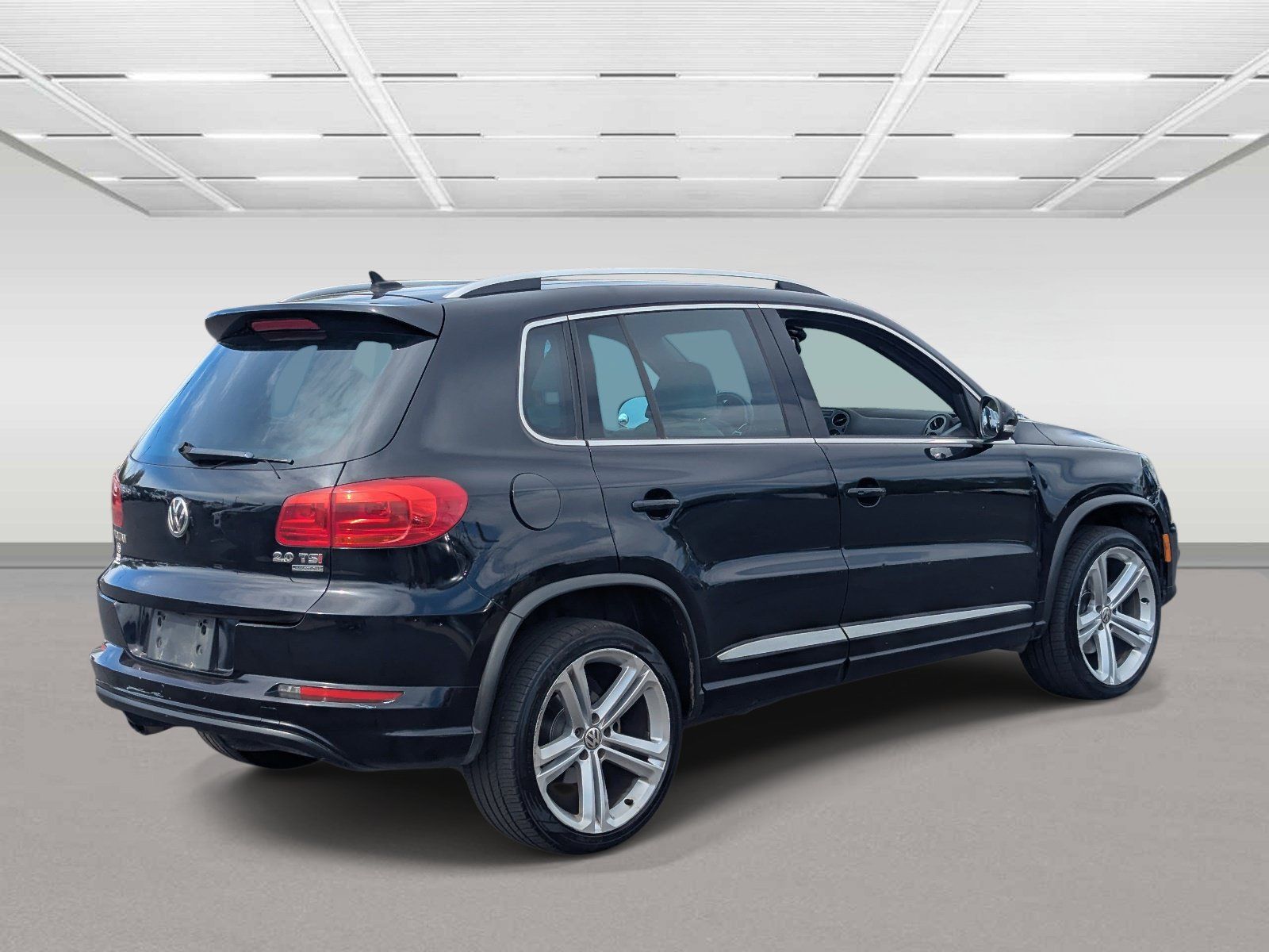 Used 2015 Volkswagen Tiguan R-Line AWD/4WD image 5