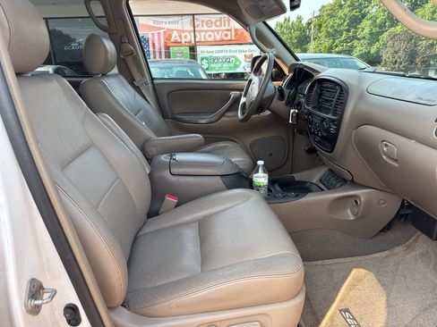 Used 2007 Toyota Sequoia SR5 AWD/4WD image 8