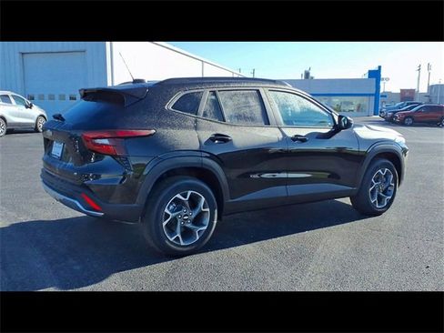 New 2026 Chevrolet Trax LT w/ Driver Confidence Package image 8