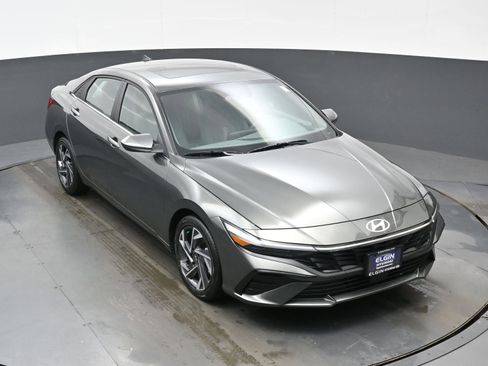 Certified 2025 Hyundai Elantra SEL image 38