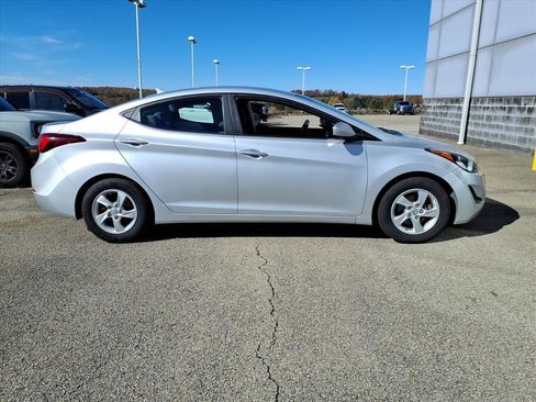 Used 2015 Hyundai Elantra SE image 2