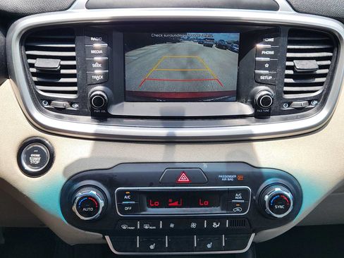 Used 2020 Kia Sorento S FWD image 17