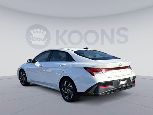Certified 2025 Hyundai Elantra SEL FWD image 4