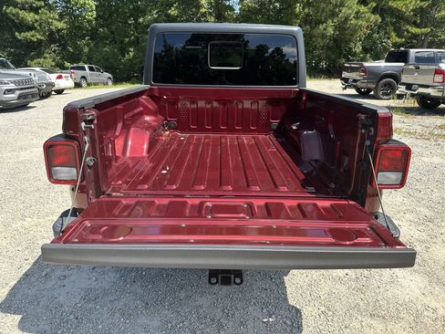 Used 2021 Jeep Gladiator Sport image 19