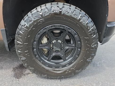 Used 2019 Chevrolet Silverado 1500 LT Trail Boss AWD/4WD image 9
