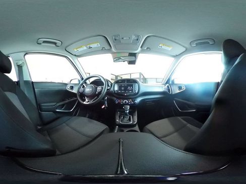 Used 2025 Kia Soul LX w/ LX Technology Package FWD image 39