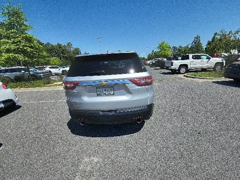 Used 2020 Chevrolet Traverse LS image 8