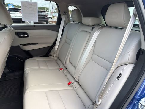 Used 2023 Nissan Rogue SL w/ SL Premium Package image 23