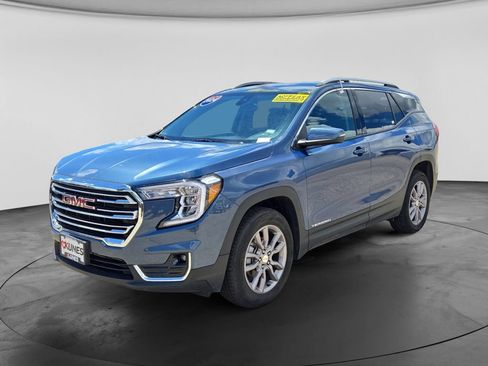 Used 2024 GMC Terrain SLT AWD/4WD image 5