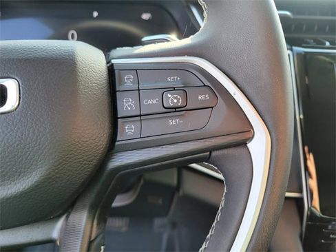 Used 2023 Jeep Grand Cherokee L Laredo image 24