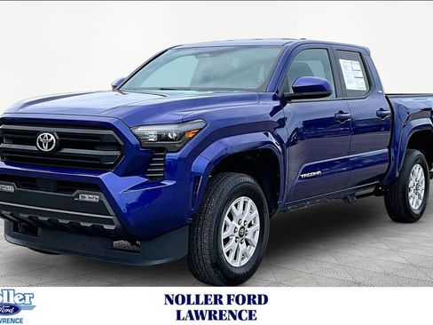 Used 2025 Toyota Tacoma SR5 AWD/4WD image 1