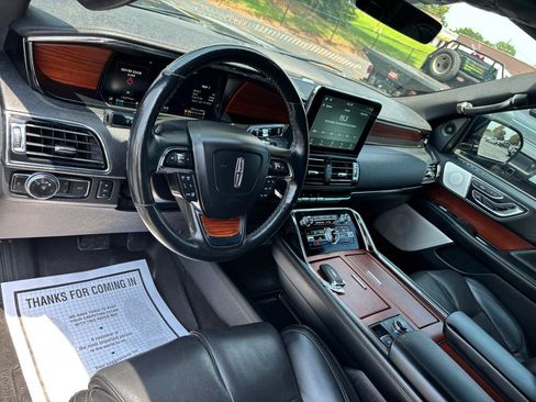 Used 2021 Lincoln Navigator Reserve w/ Luxury Package RWD image 12