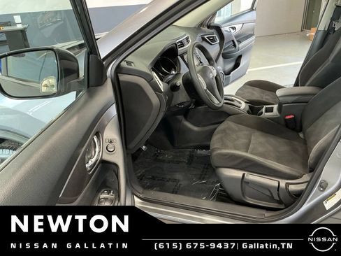 Used 2016 Nissan Rogue S w/ Appearance Package FWD image 6