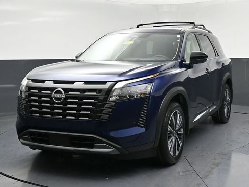 New 2026 Nissan Pathfinder Platinum image 3