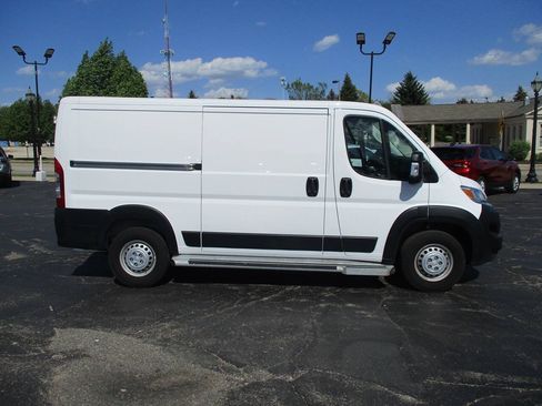 Used 2025 RAM ProMaster 2500 w/ U-Haul Equipment Group FWD image 4