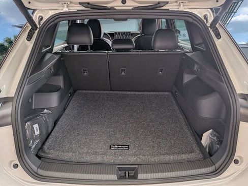 New 2026 Volkswagen Tiguan SE R-Line FWD image 12