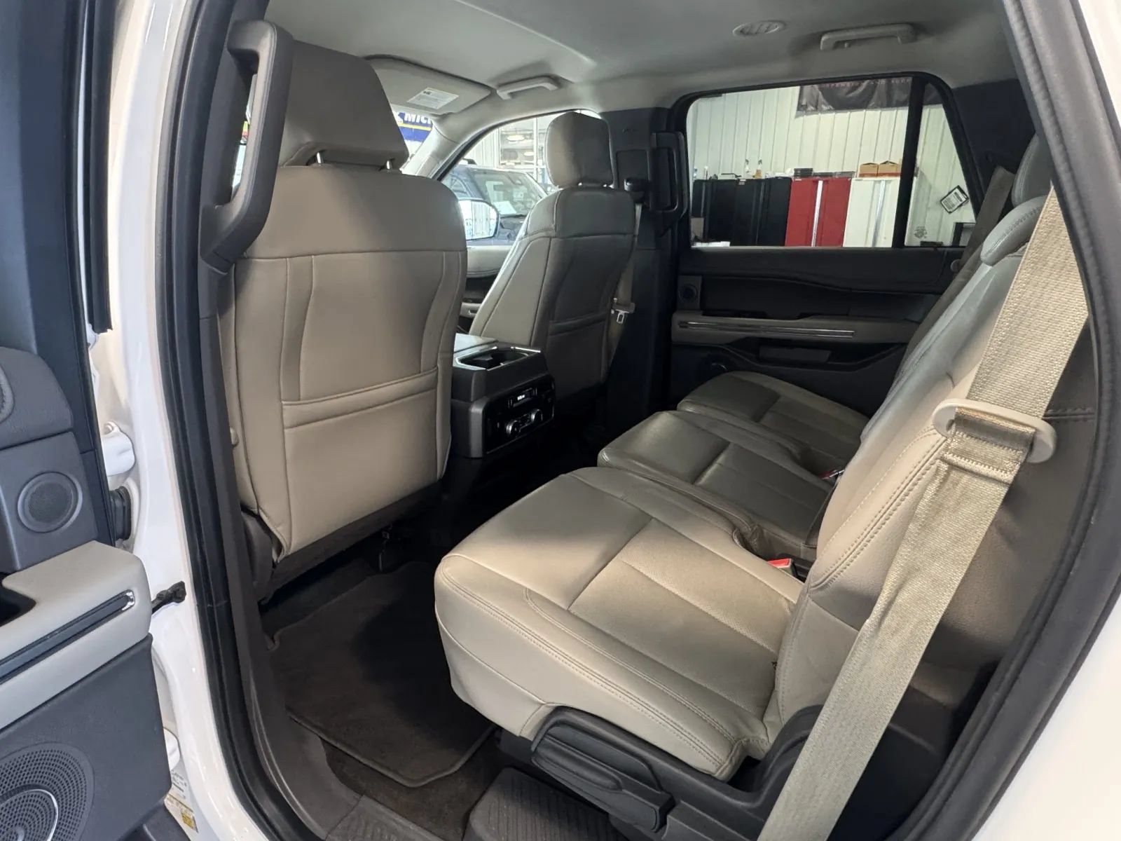 Used 2019 Ford Expedition XLT w/ Equipment Group 202A AWD/4WD image 13