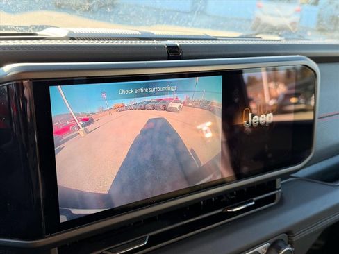 Used 2024 Jeep Wrangler Unlimited Rubicon image 23