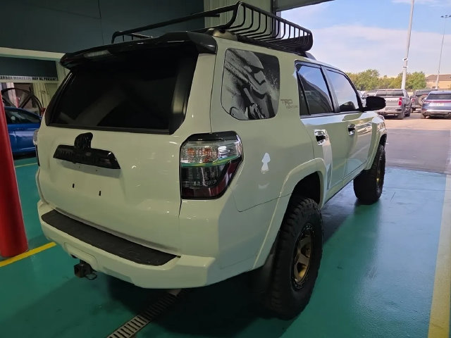 Used 2020 Toyota 4Runner Venture w/ Moonroof Package AWD/4WD image 4