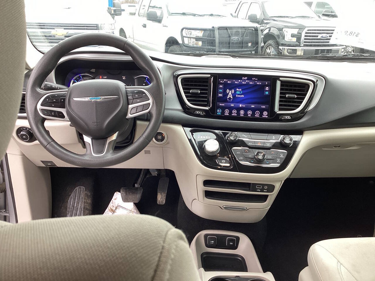 Used 2018 Chrysler Pacifica Touring Plus FWD image 28