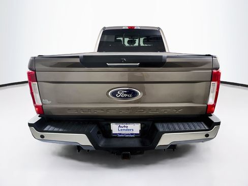 Used 2019 Ford F250 XLT w/ XLT Premium Package AWD/4WD image 6