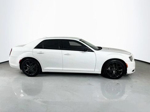 Used 2022 Chrysler 300 Touring w/ Sport Appearance Package RWD image 10