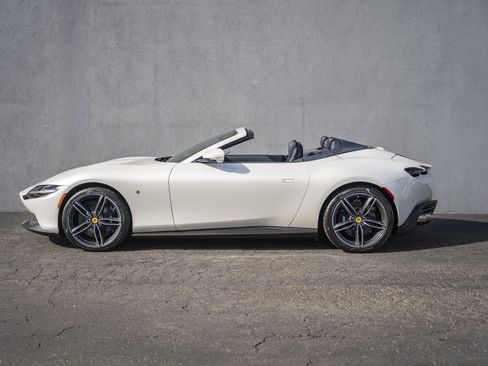 Certified 2025 Ferrari Roma Spider image 3