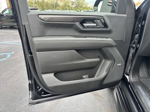 New 2026 GMC Yukon XL Elevation image 16