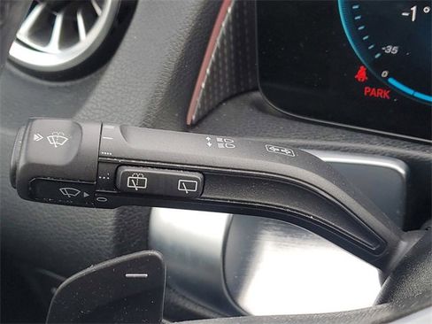 Used 2021 Mercedes-Benz GLB 250 4MATIC image 24