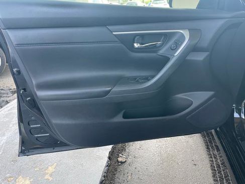Used 2017 Nissan Altima 2.5 SR FWD image 9