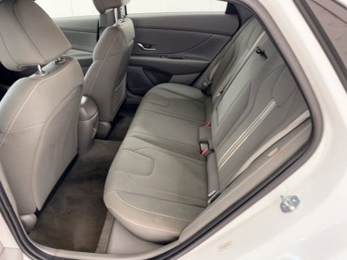 Used 2025 Hyundai Elantra SEL FWD image 25
