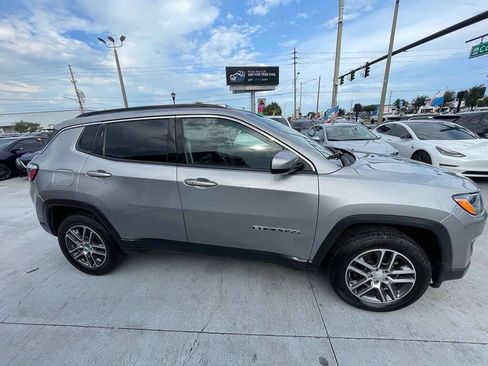 Used 2020 Jeep Compass Latitude AWD/4WD image 3
