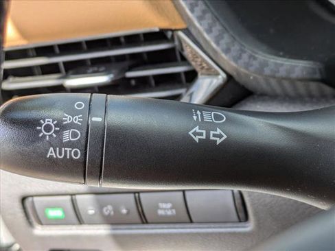 Used 2023 Nissan Sentra SV w/ SV Premium Package FWD image 9