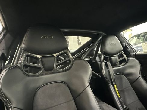 Used 2015 Porsche 911 GT3 RWD image 17
