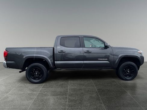 Used 2020 Toyota Tacoma SR5 AWD/4WD image 9