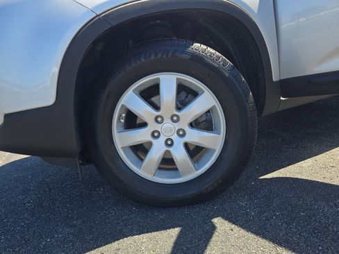Used 2011 Kia Sorento 2WD w/ Convenience Pkg image 25