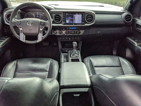 Used 2021 Toyota Tacoma Limited image 15