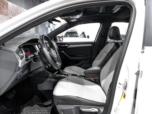 Used 2020 Volkswagen Jetta R-Line w/ R-Line Cold Weather Package FWD image 4