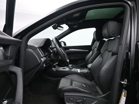 Used 2020 Audi Q5 2.0T Premium w/ Titanium Sport Package image 25