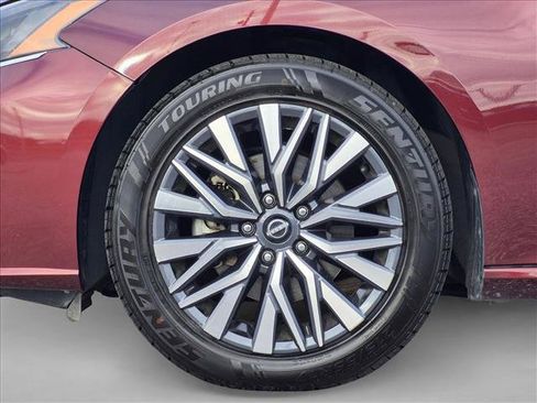 Used 2025 Nissan Altima 2.5 SV FWD image 24