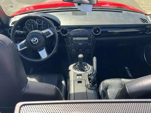 Used 2006 MAZDA MX-5 Miata Grand Touring RWD image 24