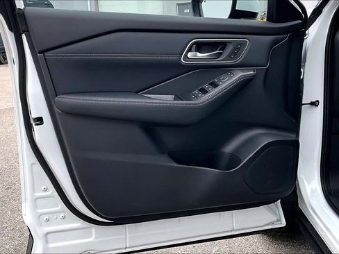 New 2026 Nissan Rogue Platinum w/ Platinum Premium Package image 13