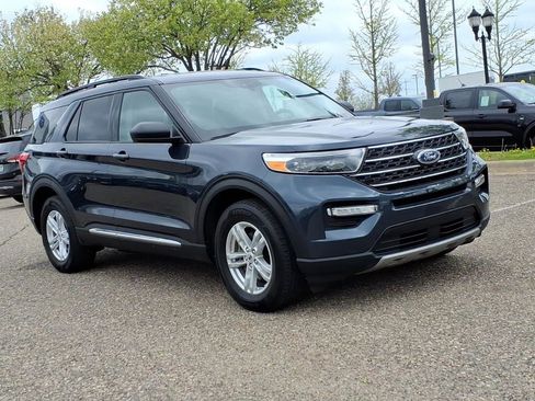Used 2023 Ford Explorer XLT w/ Equipment Group 202A AWD/4WD image 7