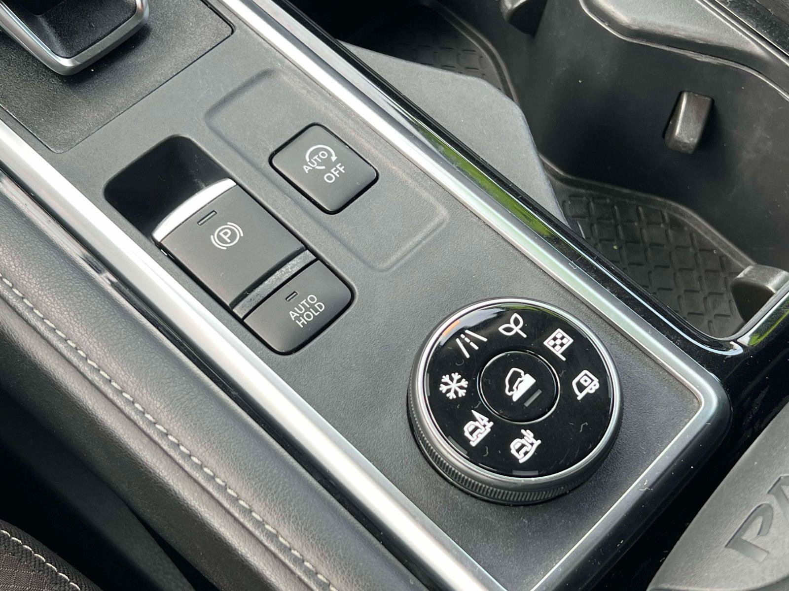 Used 2024 Nissan Pathfinder SL AWD/4WD image 14