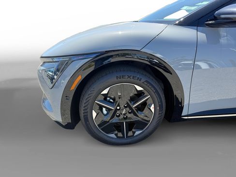 New 2026 Kia EV6 Wind RWD image 9