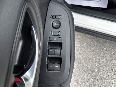 Used 2023 Honda HR-V LX image 9