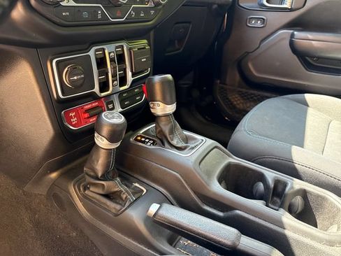 Used 2021 Jeep Wrangler Unlimited Rubicon 4xe w/ Cold Weather Group AWD/4WD image 22