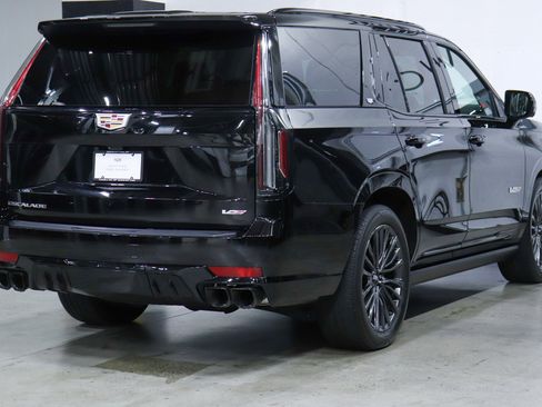 Used 2023 Cadillac Escalade V image 5