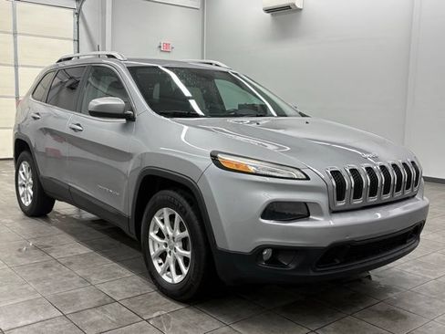 Used 2016 Jeep Cherokee Latitude w/ Cold Weather Group AWD/4WD image 1